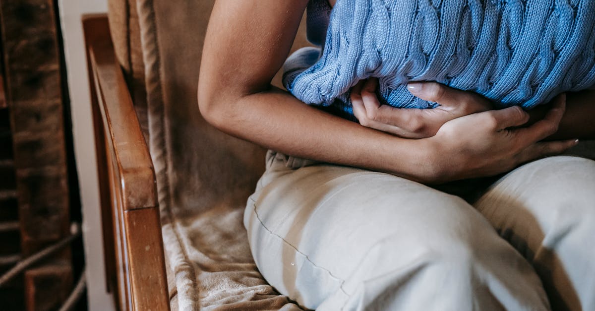 découvrez l'art du langage corporel : apprenez à décoder les gestes, expressions et postures qui révèlent nos émotions et intentions. améliorez vos compétences en communication et établissez des connexions plus profondes dans vos interactions personnelles et professionnelles.