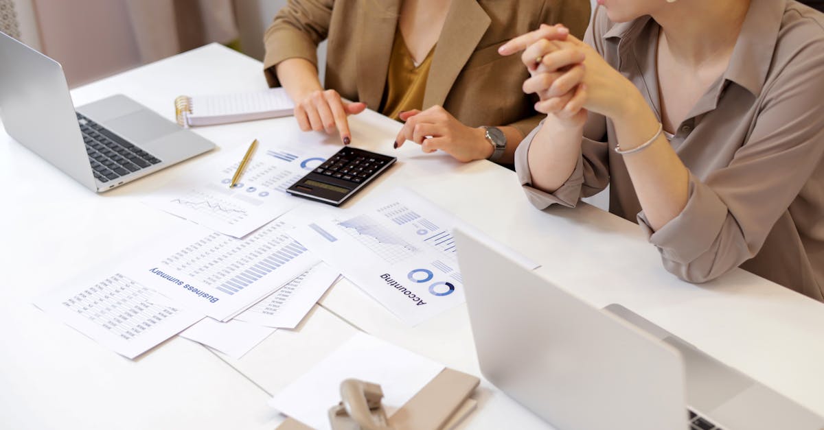 découvrez les différences financières clés qui influencent les décisions économiques. explorez les écarts entre les revenus, les dépenses et les investissements, et comprenez comment ils impactent votre quotidien.